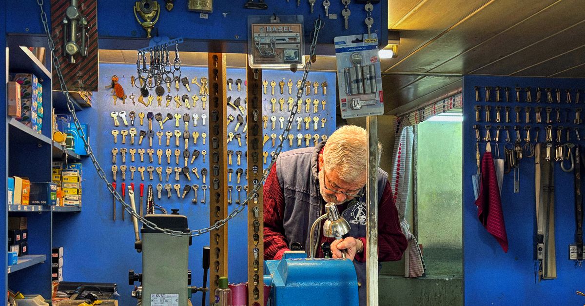 What Is the Average Salary for a Locksmith in Las Vegas? — Silver State Locksmiths